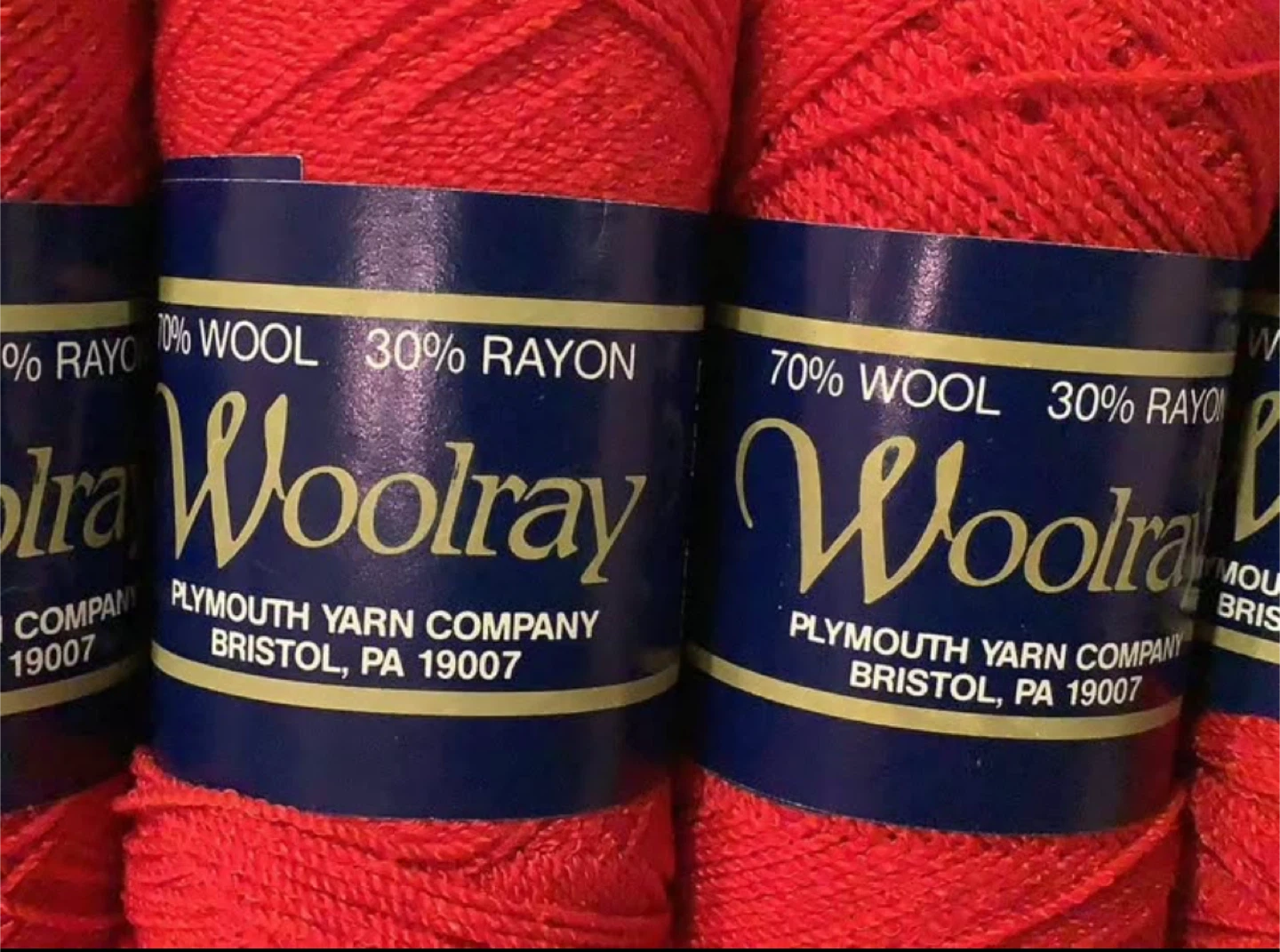 Woolray Red Yarn - 8 Skeins - photo 2