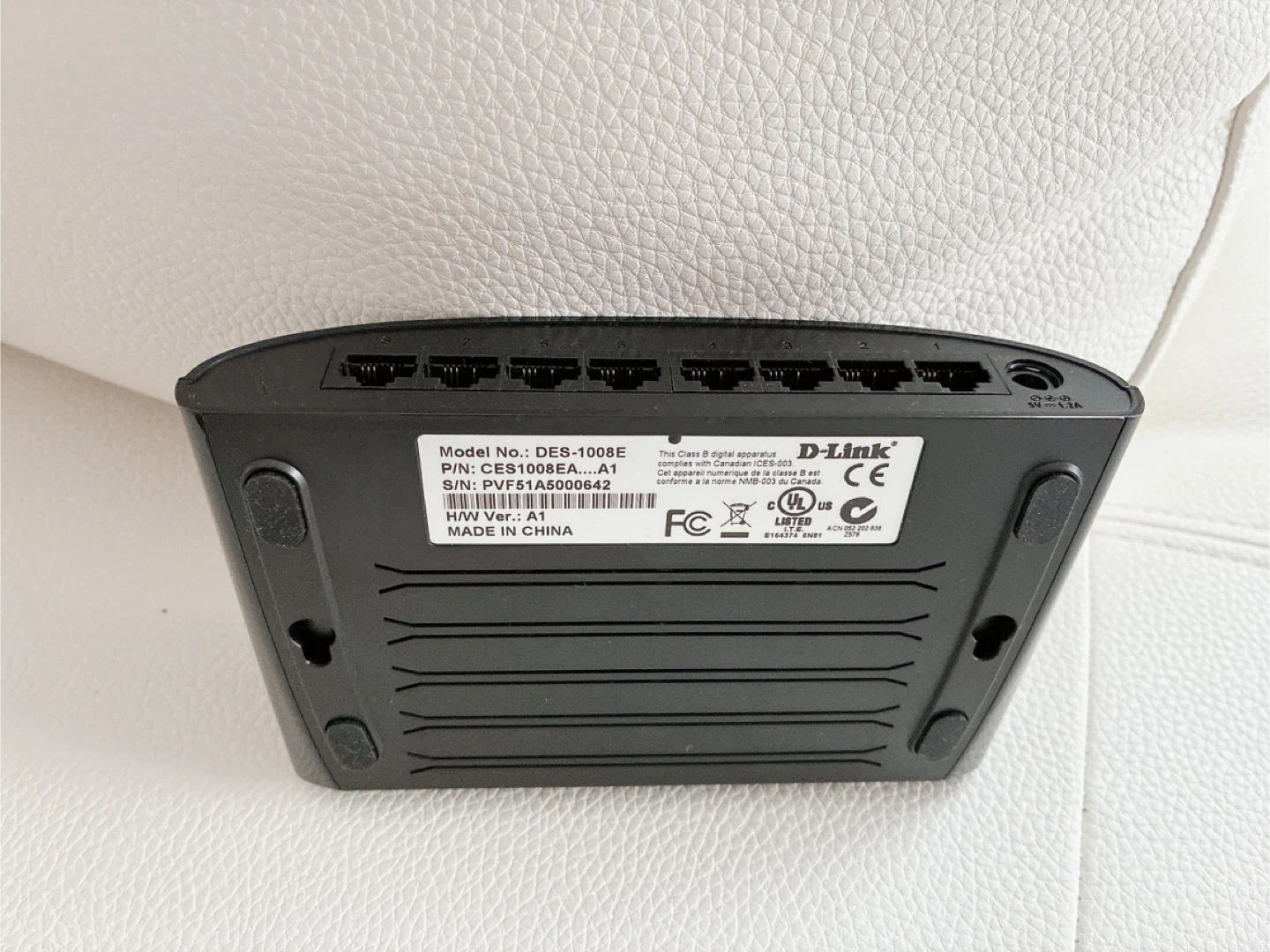 D-Link DES-1008E Network Switch - photo 3