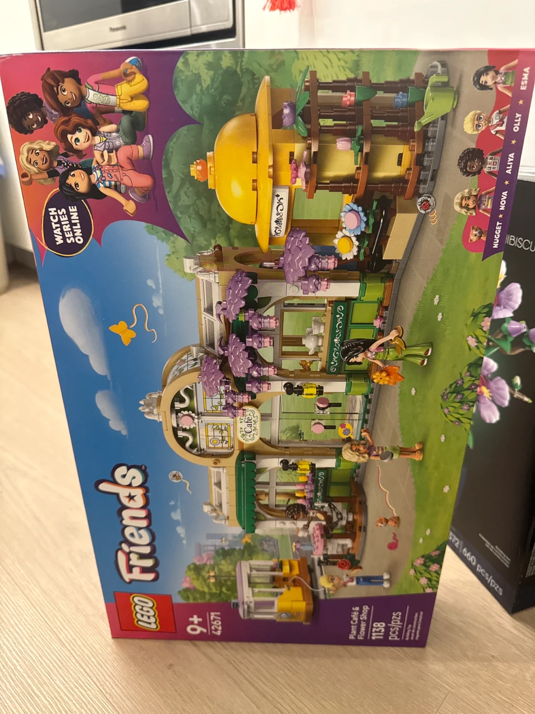 New LEGO Friends Plant Café & Flower Shop (42671)