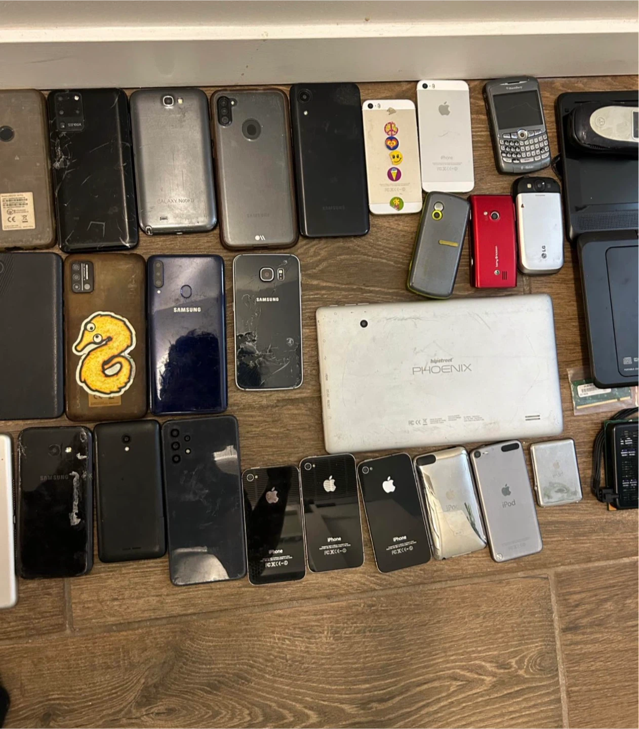 Mixed Lot of Used Phones, Tablets, Laptops for Parts/Repair - photo 2