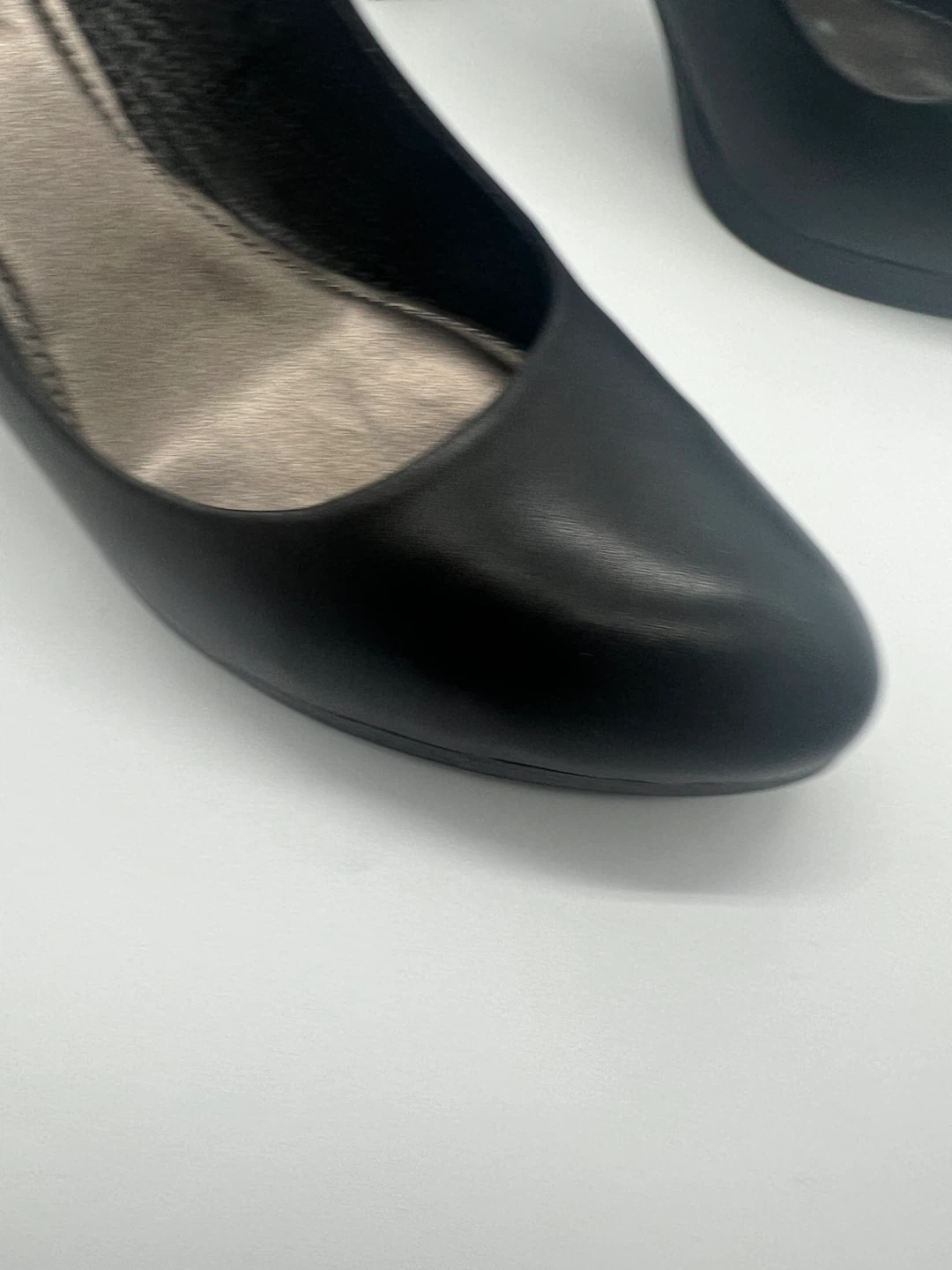 NEW LUCA FERRI Black Faux Leather Heels sz 11 - photo 3