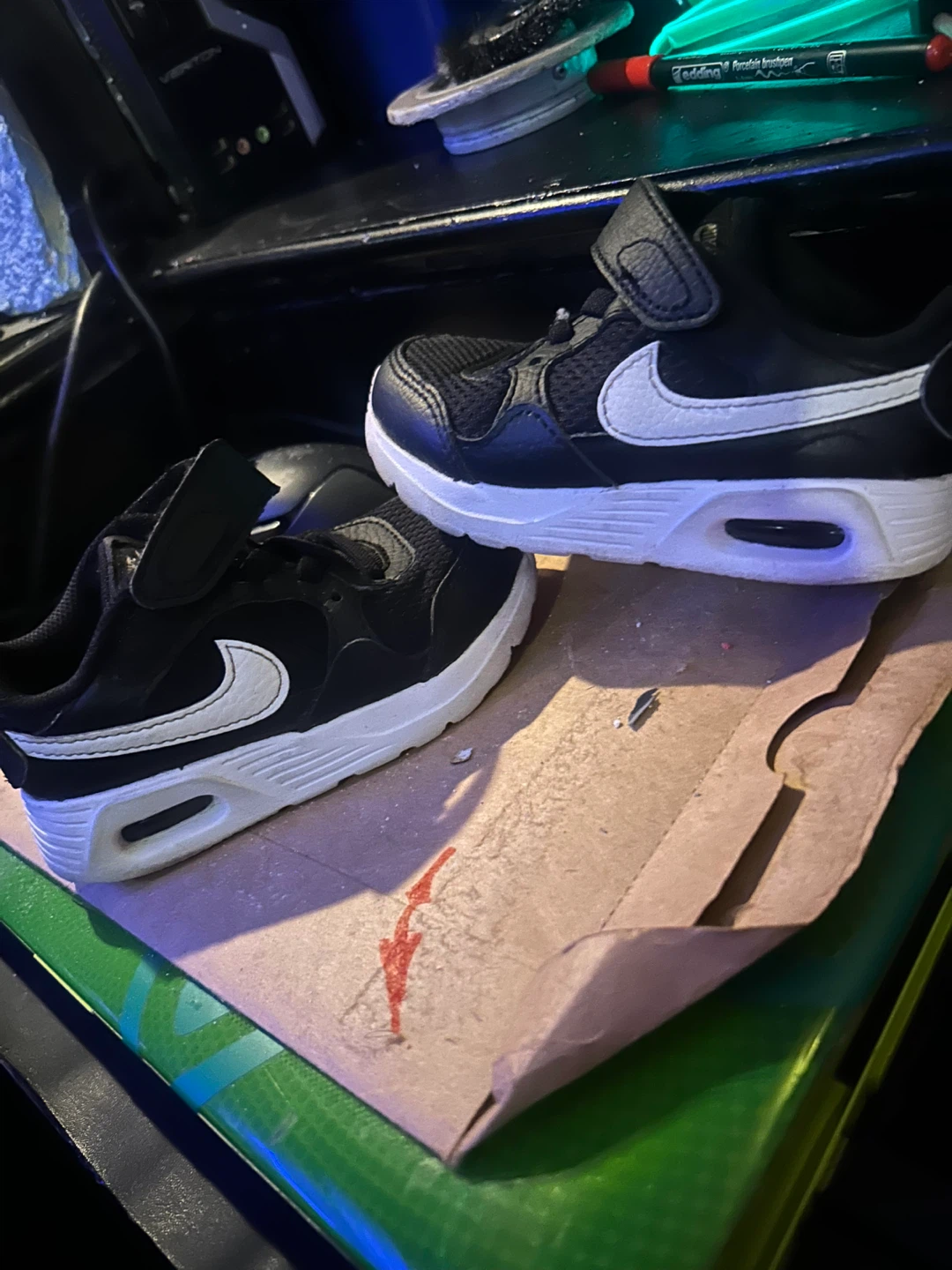 Nike Black & White Sneakers - Size Unknown
