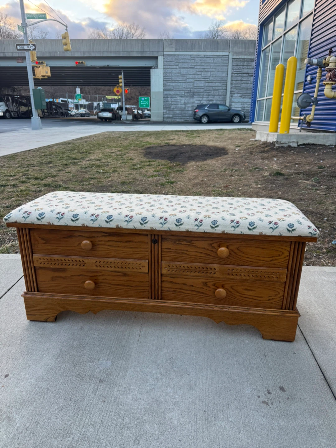 Free delivery Upholstered Wooden Storage Bench