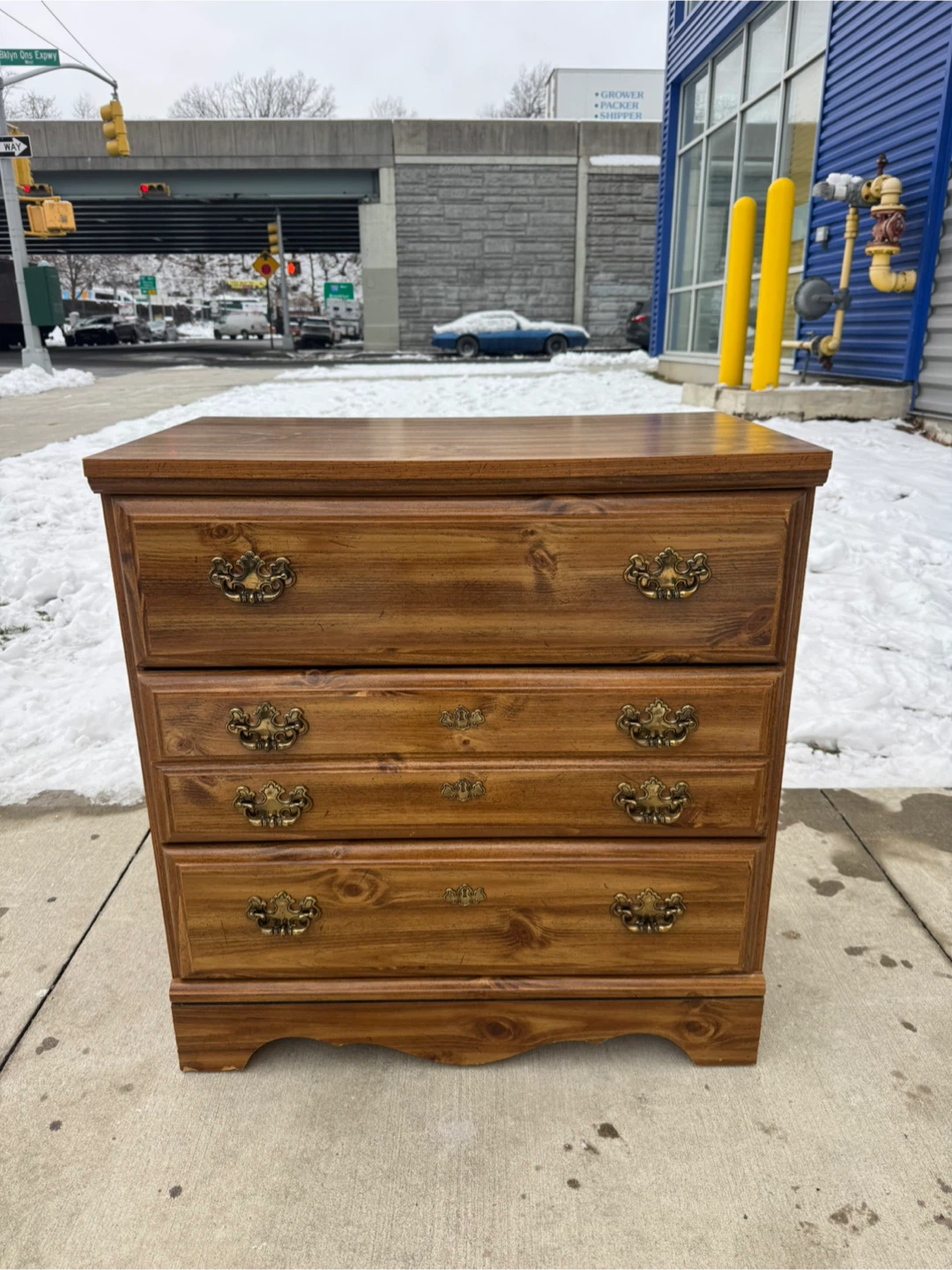 Free delivery dresser