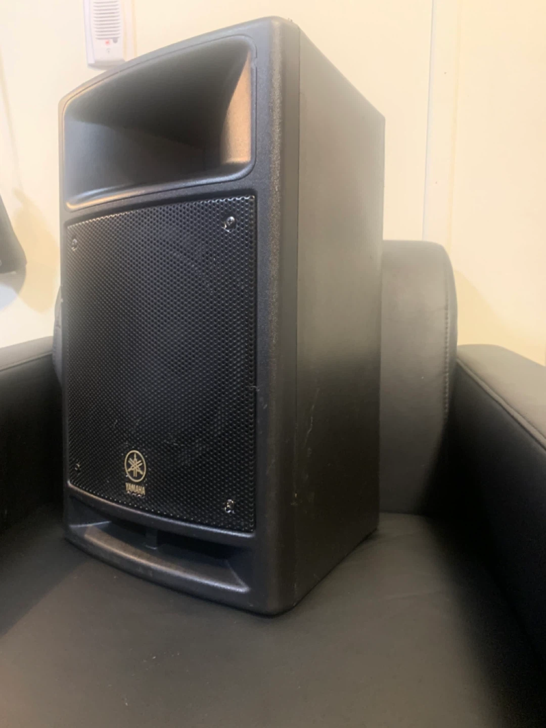 Yamaha Stagepas 300 Portable PA System - photo 2