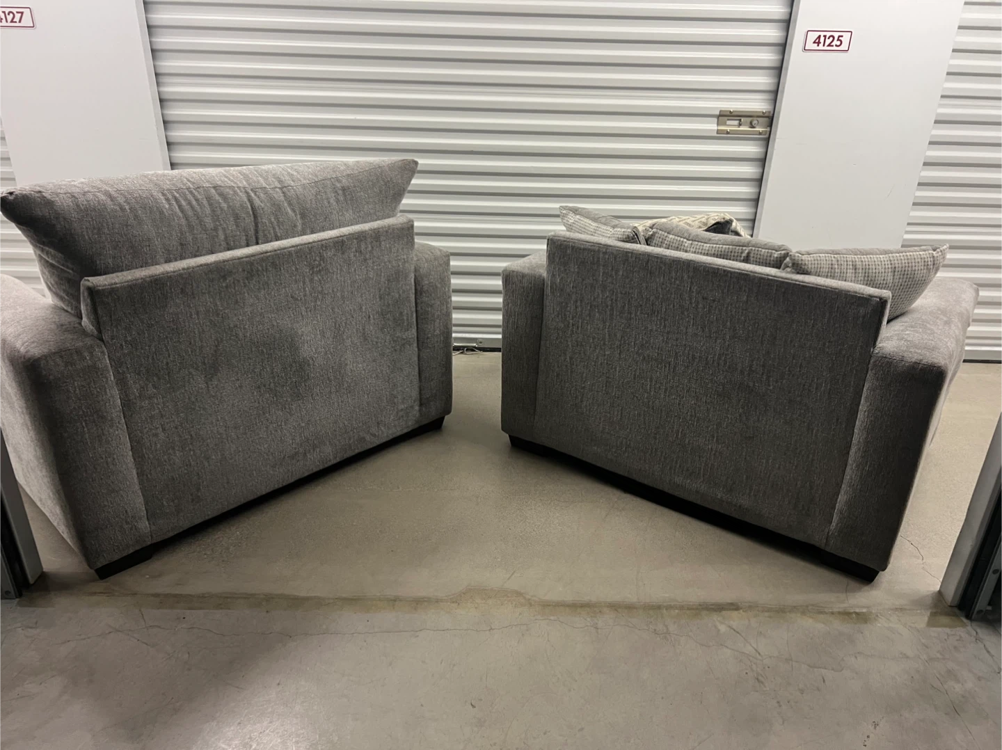 Set of 2 gray love seats - photo 5