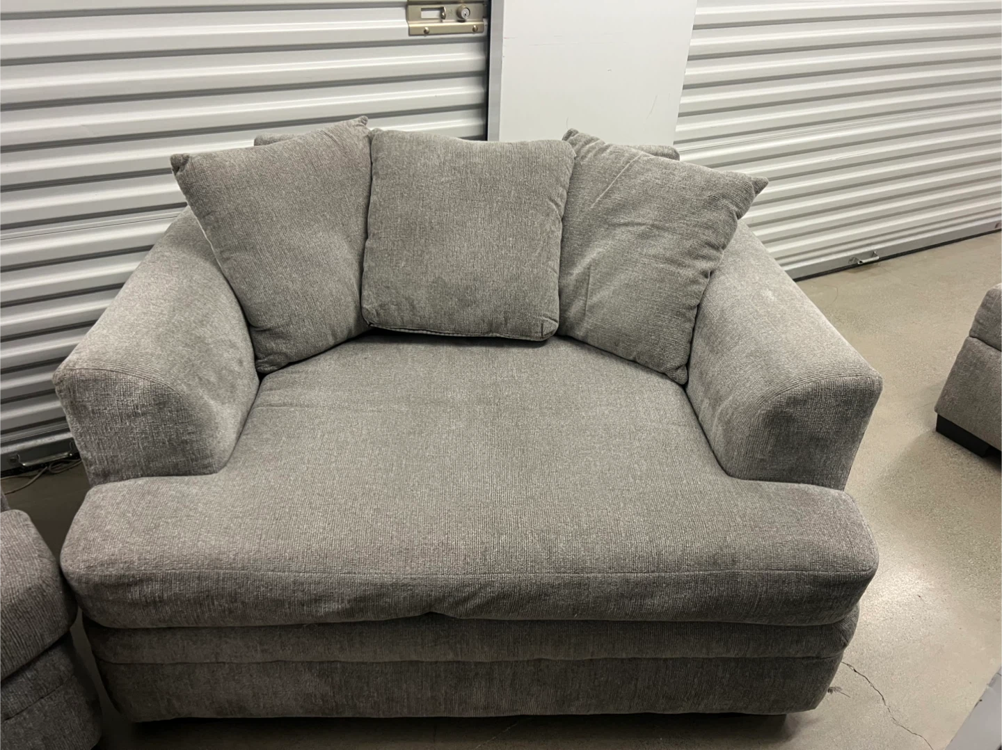 Set of 2 gray love seats - photo 3