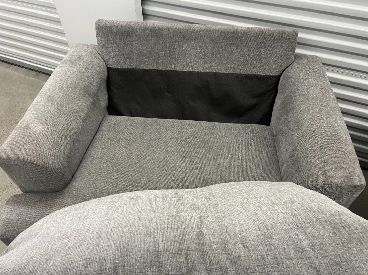 Set of 2 gray love seats - photo 4