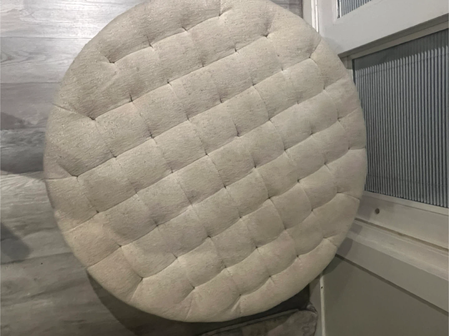 Round Tufted Ottoman - photo 4