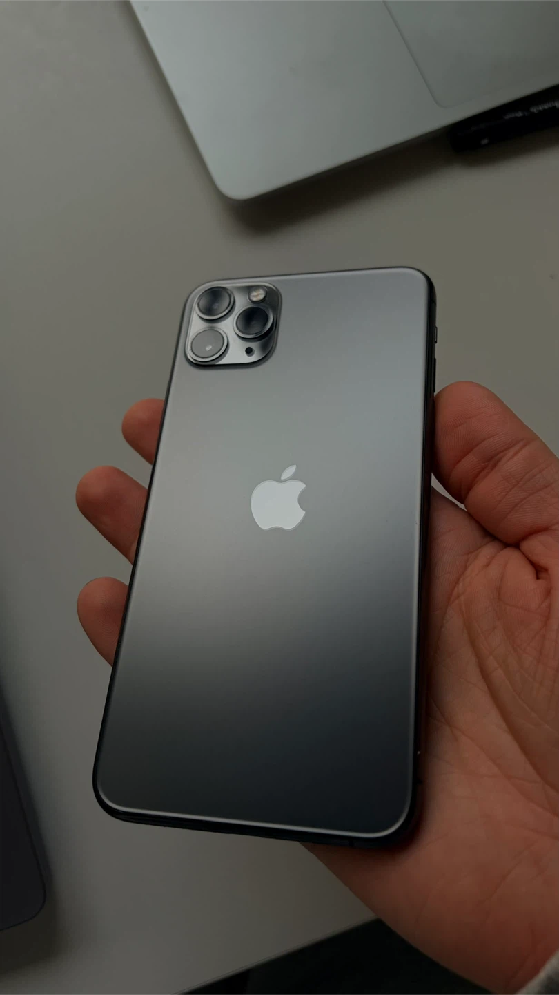 Apple iPhone 11 Pro Max - photo 2