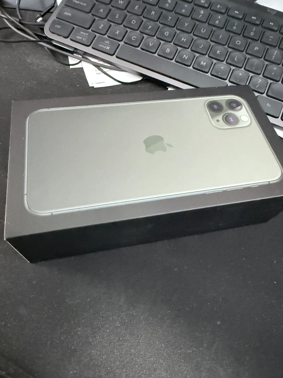iPhone 11 Pro Max Midnight Green 64GB - photo 2