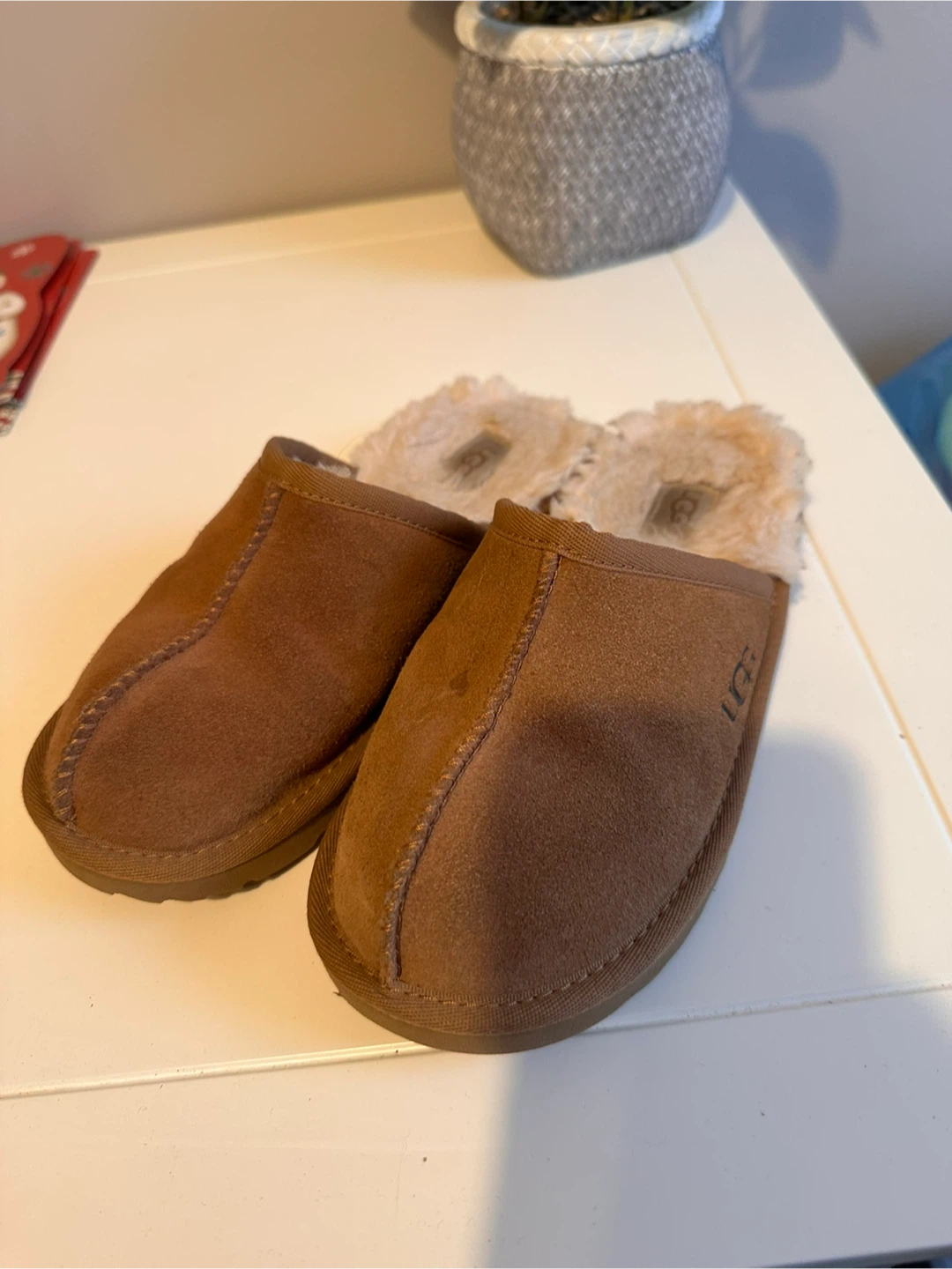 Kids UGG slippers size 2 - photo 3
