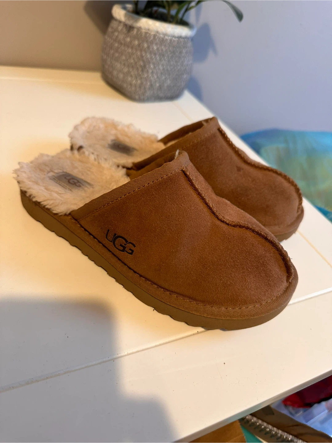 Kids UGG slippers size 2 - photo 2