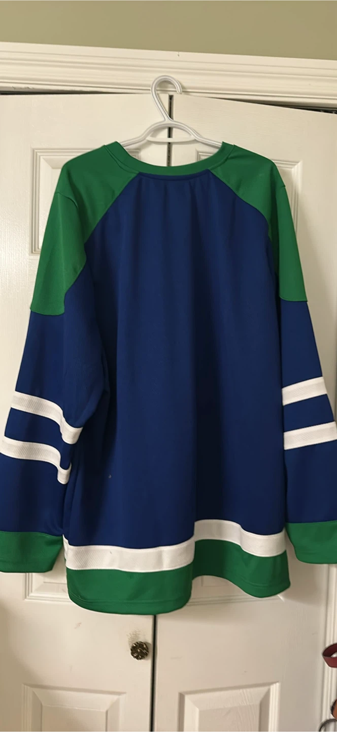Mans canucks t shirt /jersey - photo 2