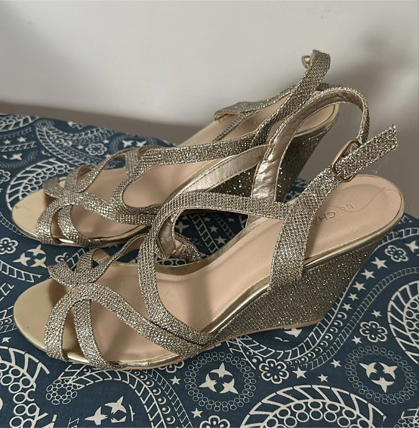 Le Chateau Gold Sparkly Heels - photo 2