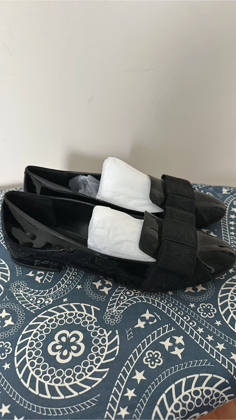 Michael Kors Black Patent Heels - Size 9 (Like New) - photo 2