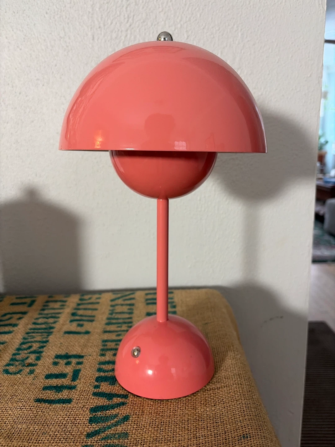 Verner Panton Flowerpot Table Lamp - Coral