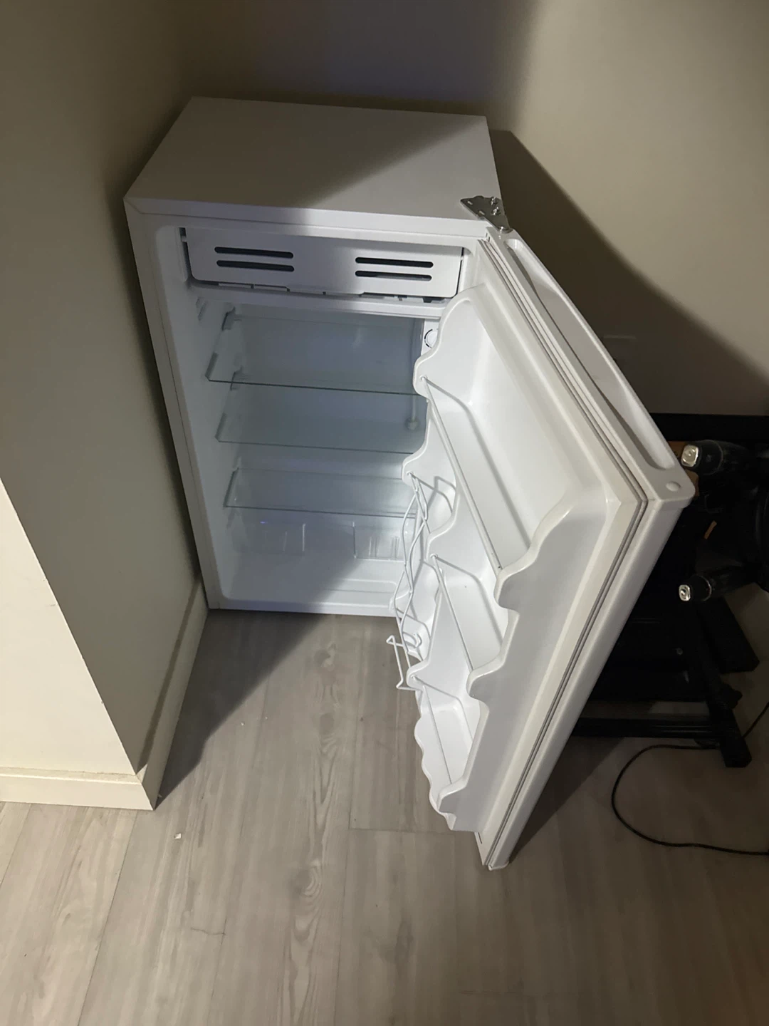 Midea Compact Fridge - White - photo 2