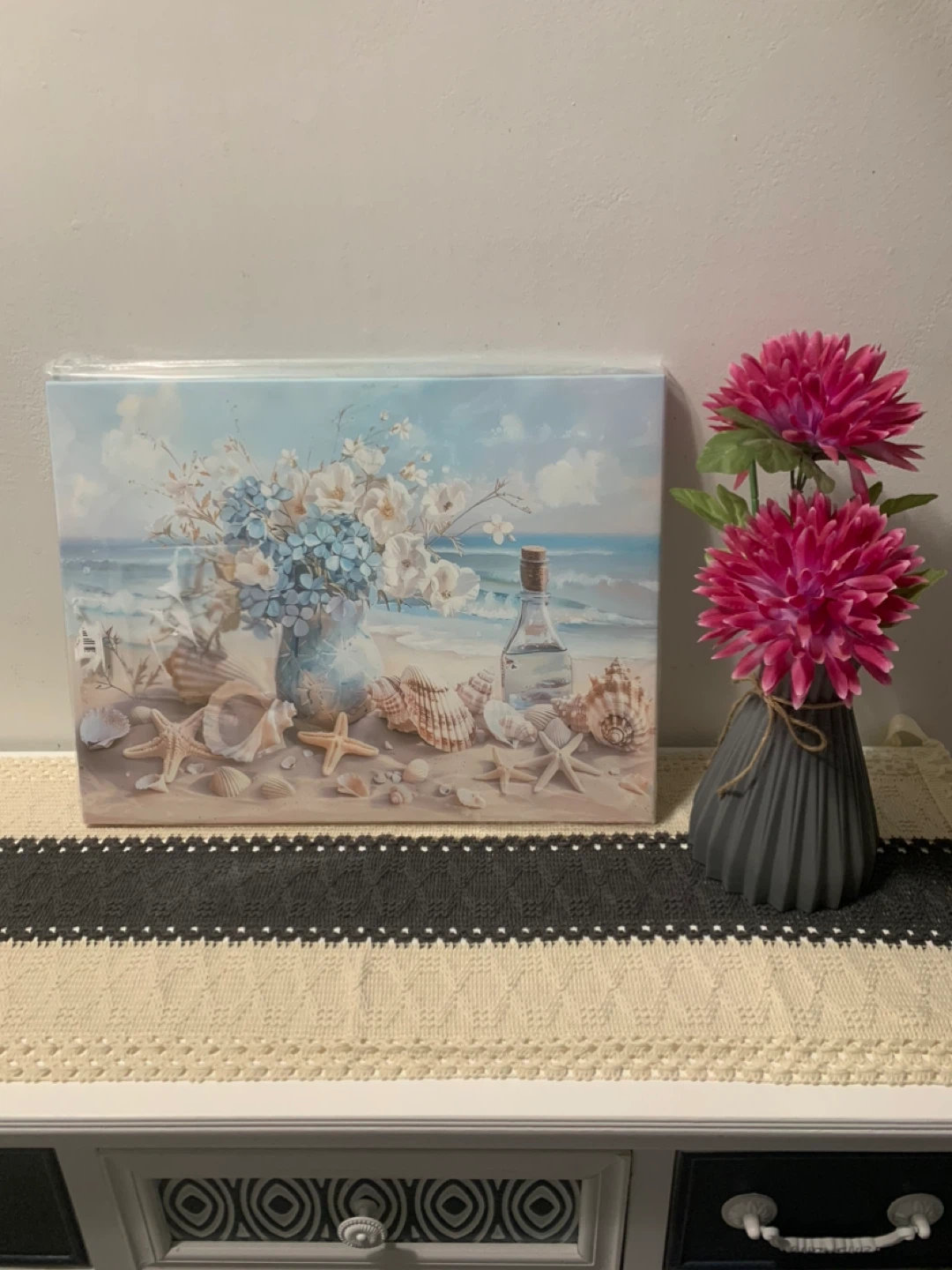Canvas wall art and flower pot - photo 2