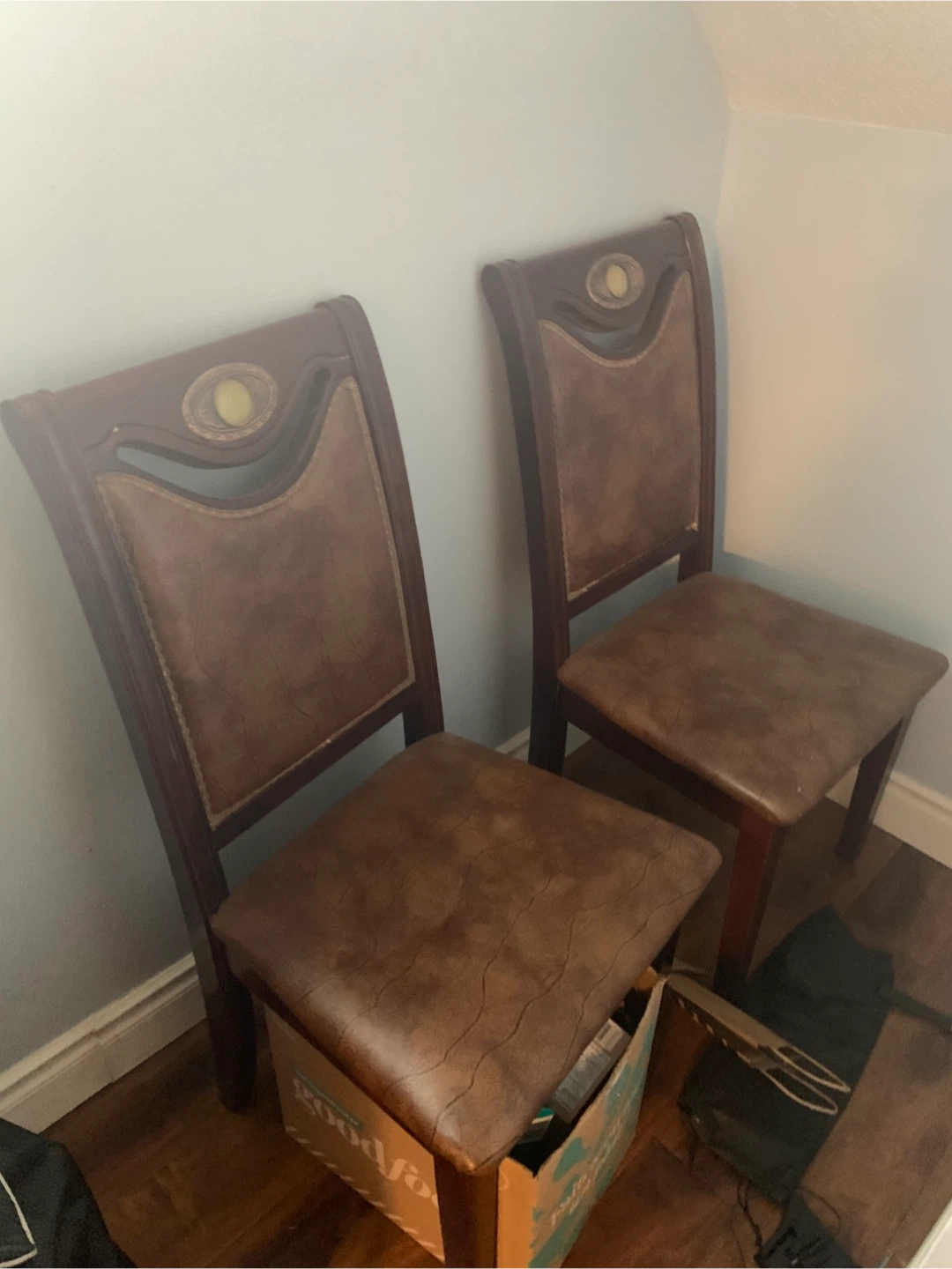 Dinining chairs x3 (free)