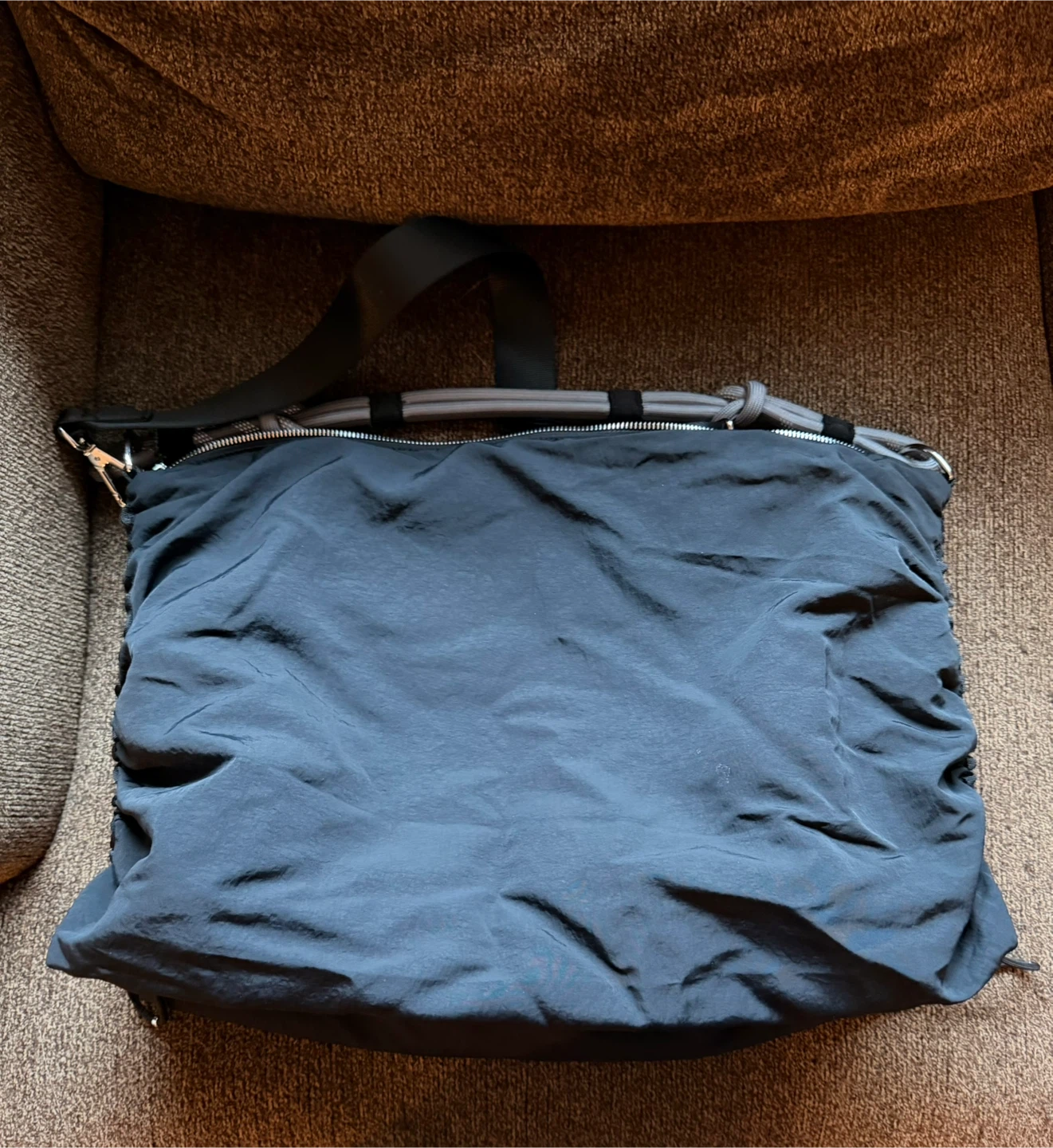 Lululemon Convertible Ruched Crossbody Bag 16L - photo 2