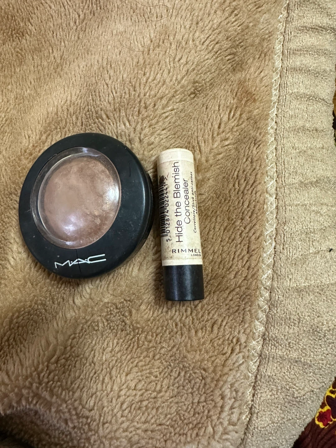 MAC Eyeshadow & Rimmel Hide the Blemish Concealer