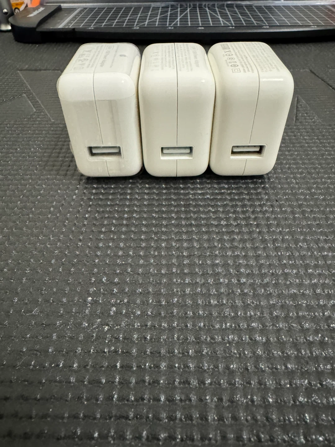 Apple genuine 10W USB Power Adapter - photo 3