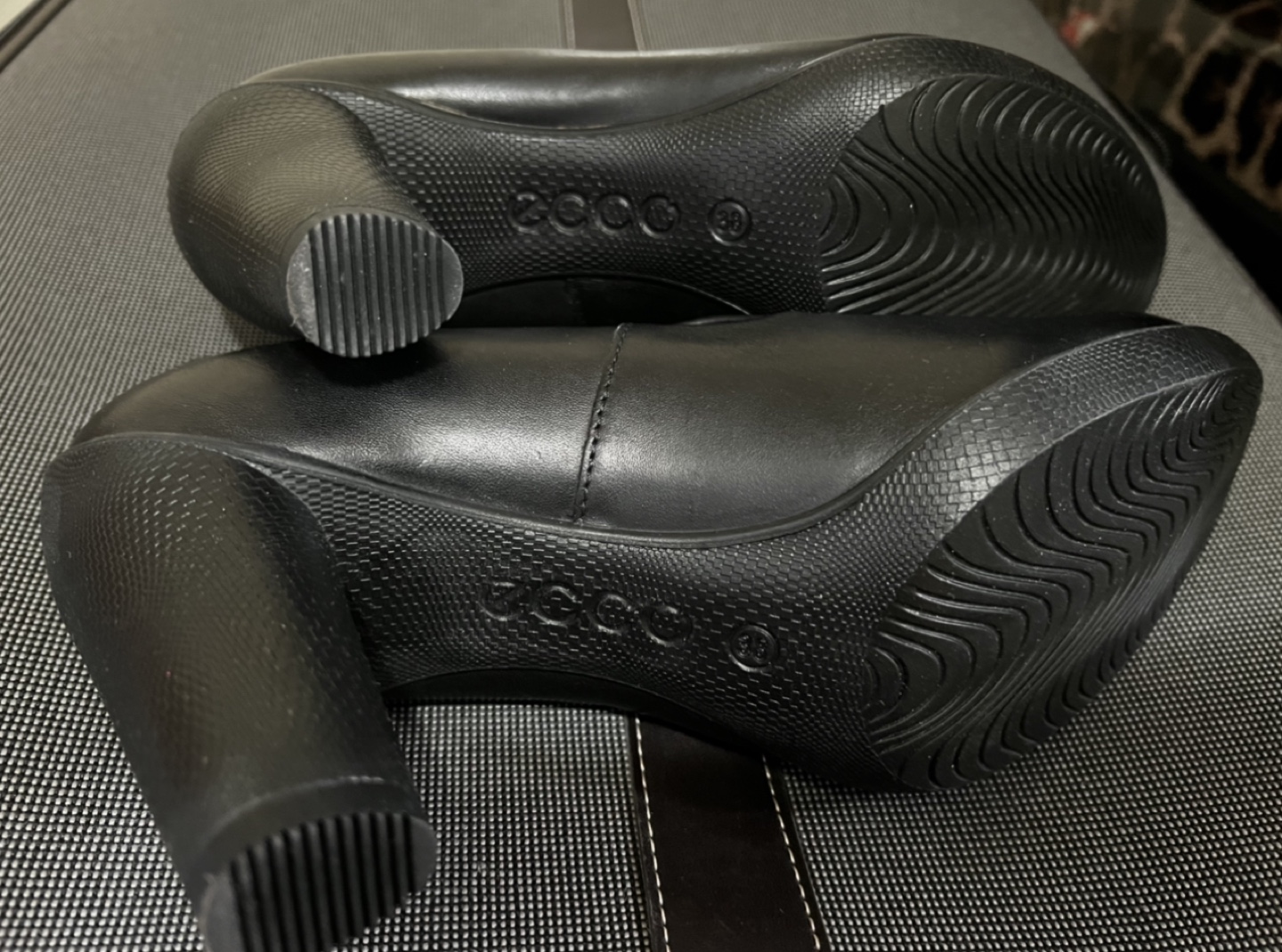 Brand New-Ecco Black Leather Heels - Size 38 - photo 3