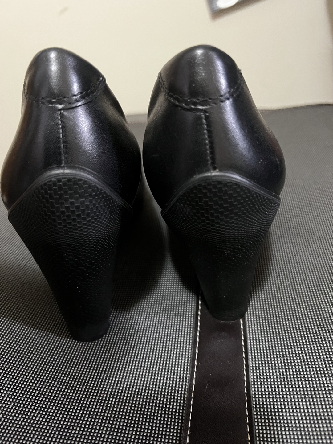Brand New-Ecco Black Leather Heels - Size 38 - photo 2