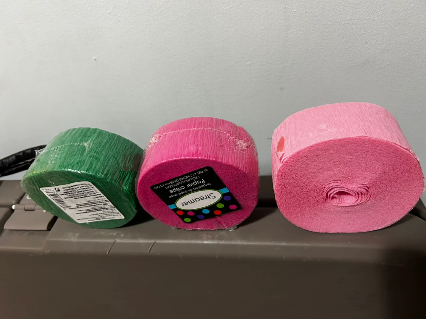 🥕Streamer Crepe Paper Rolls - Pink & Green