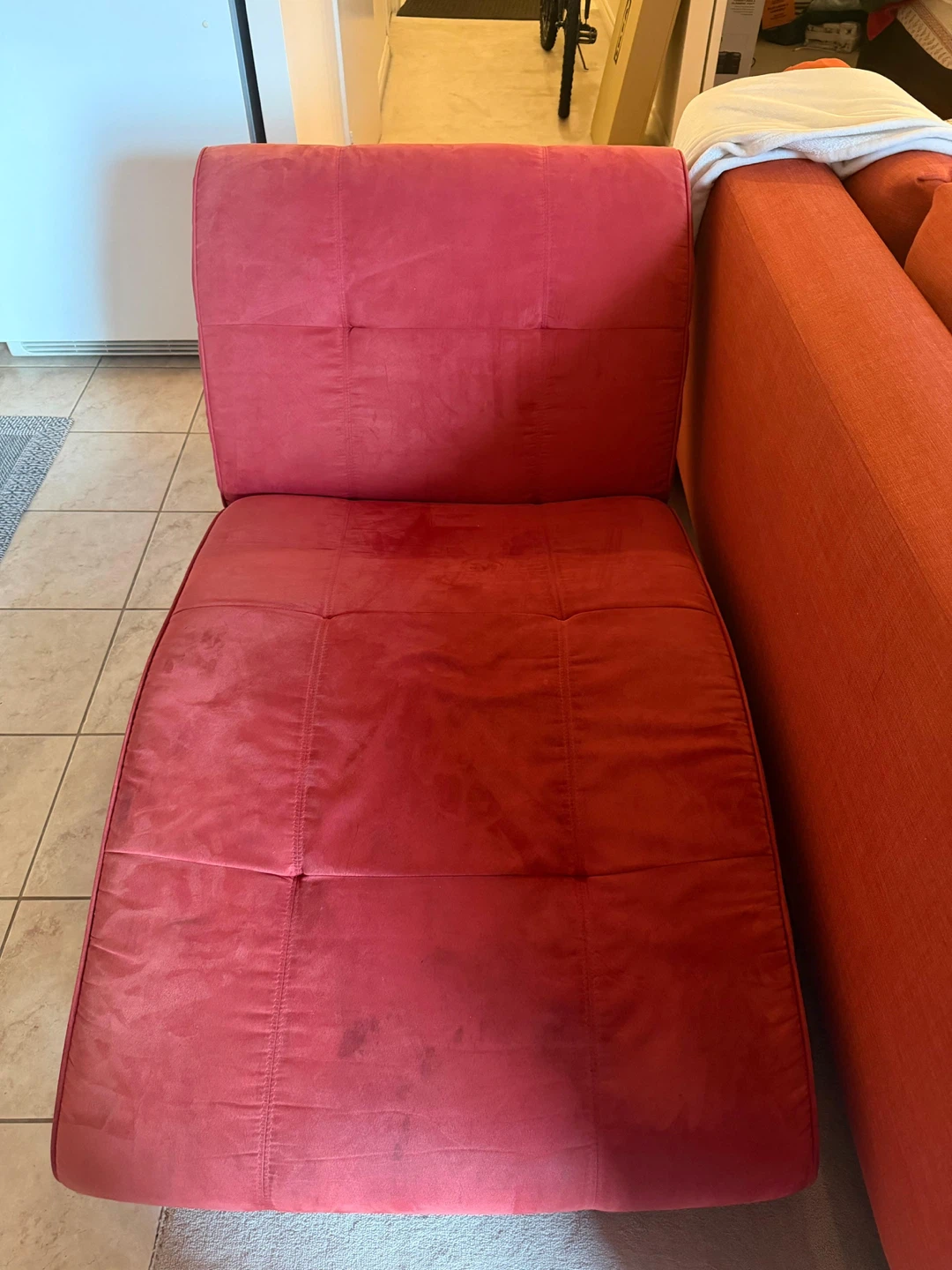 Red Lounge Chair - photo 2