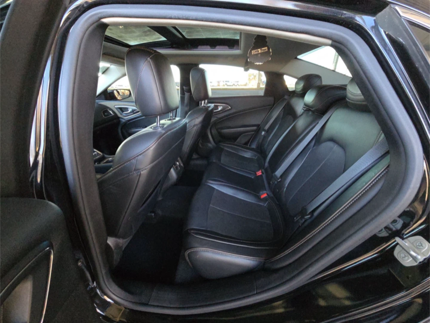 Black Chrysler 200 Sedan - Great Condition! - photo 4