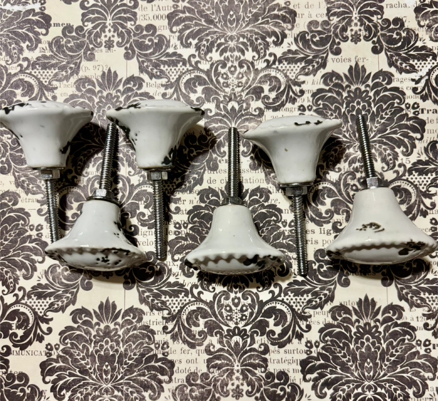 6 Ceramic Cabinet Knobs🥕White w/ Black