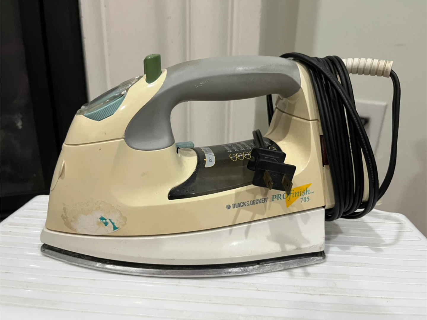 Black & Decker Iron — PROfinish 705 - photo 2