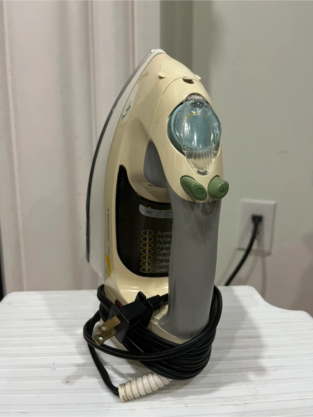 Black & Decker Iron — PROfinish 705 - photo 3
