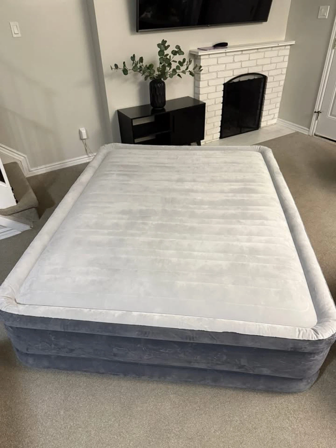 NEW Queen Self-Inflatable Deluxe Bed - photo 3