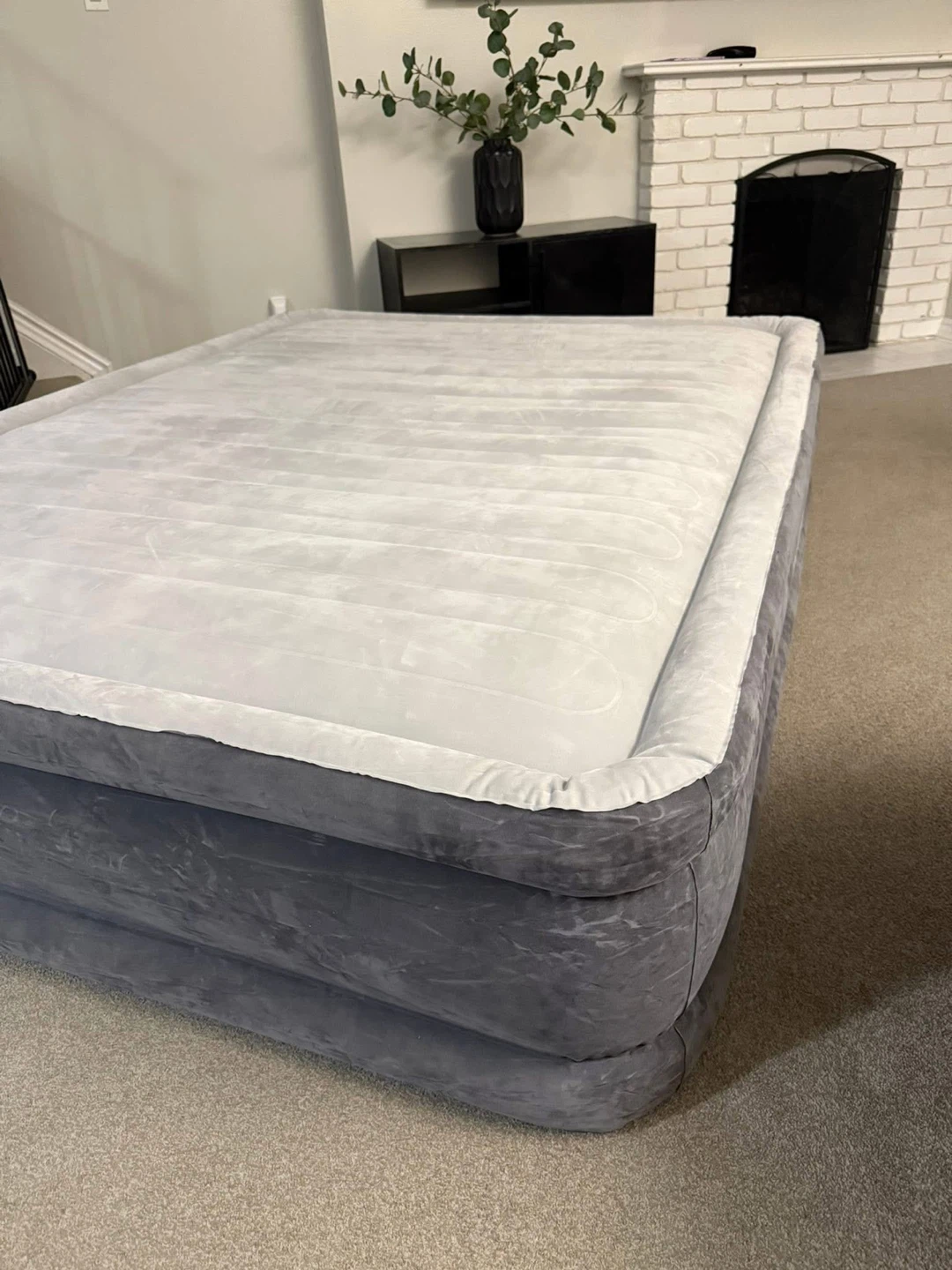 NEW Queen Self-Inflatable Deluxe Bed - photo 4