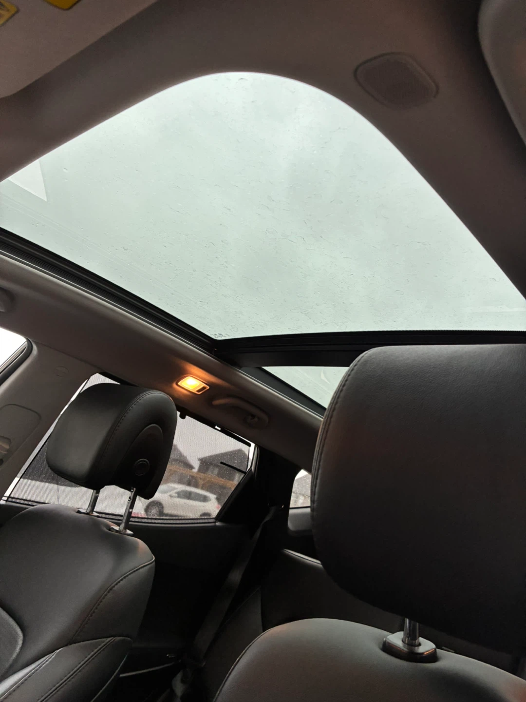 Hyundai Santa Fe SUV - photo 2