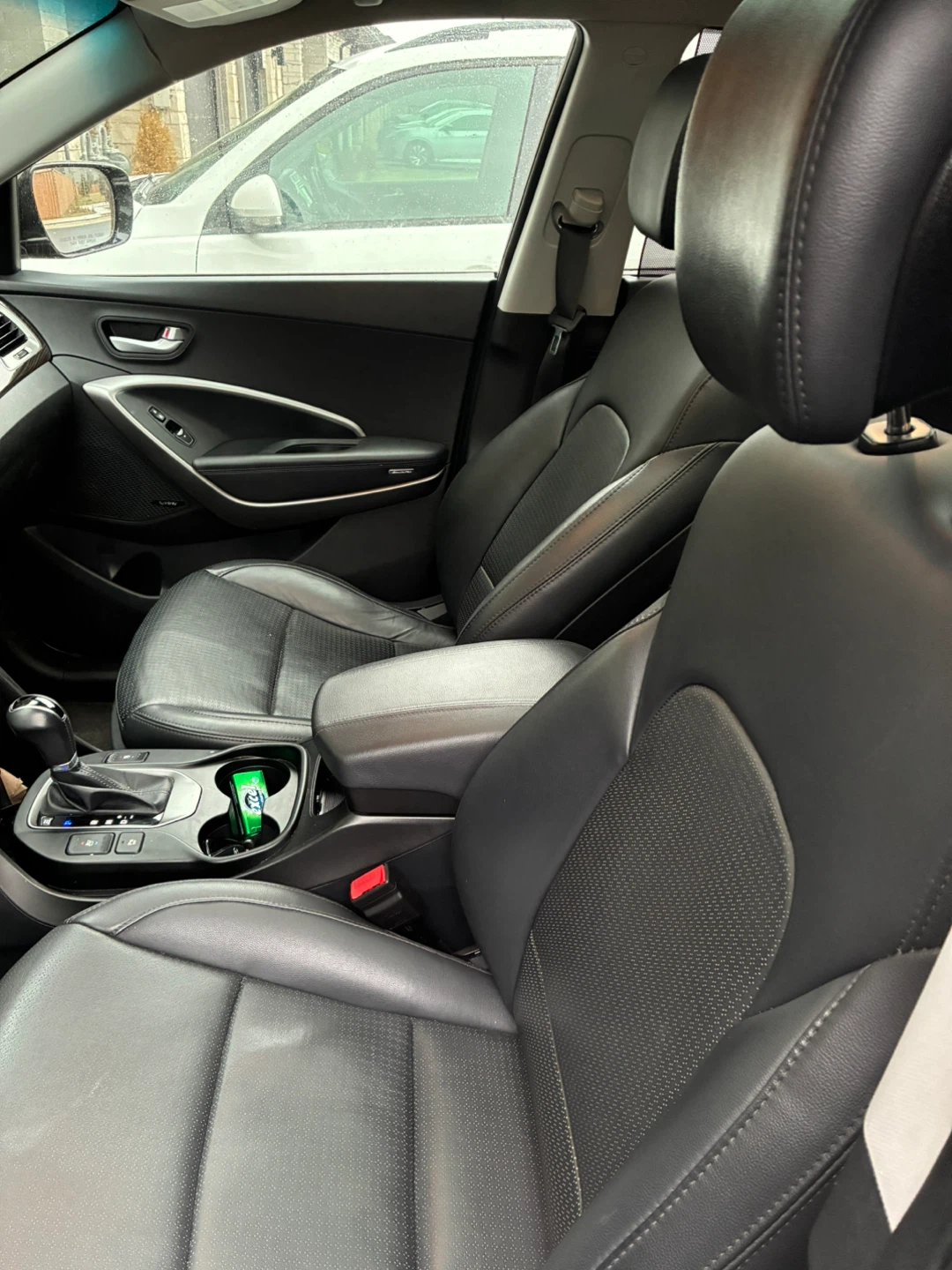 Hyundai Santa Fe SUV - photo 3