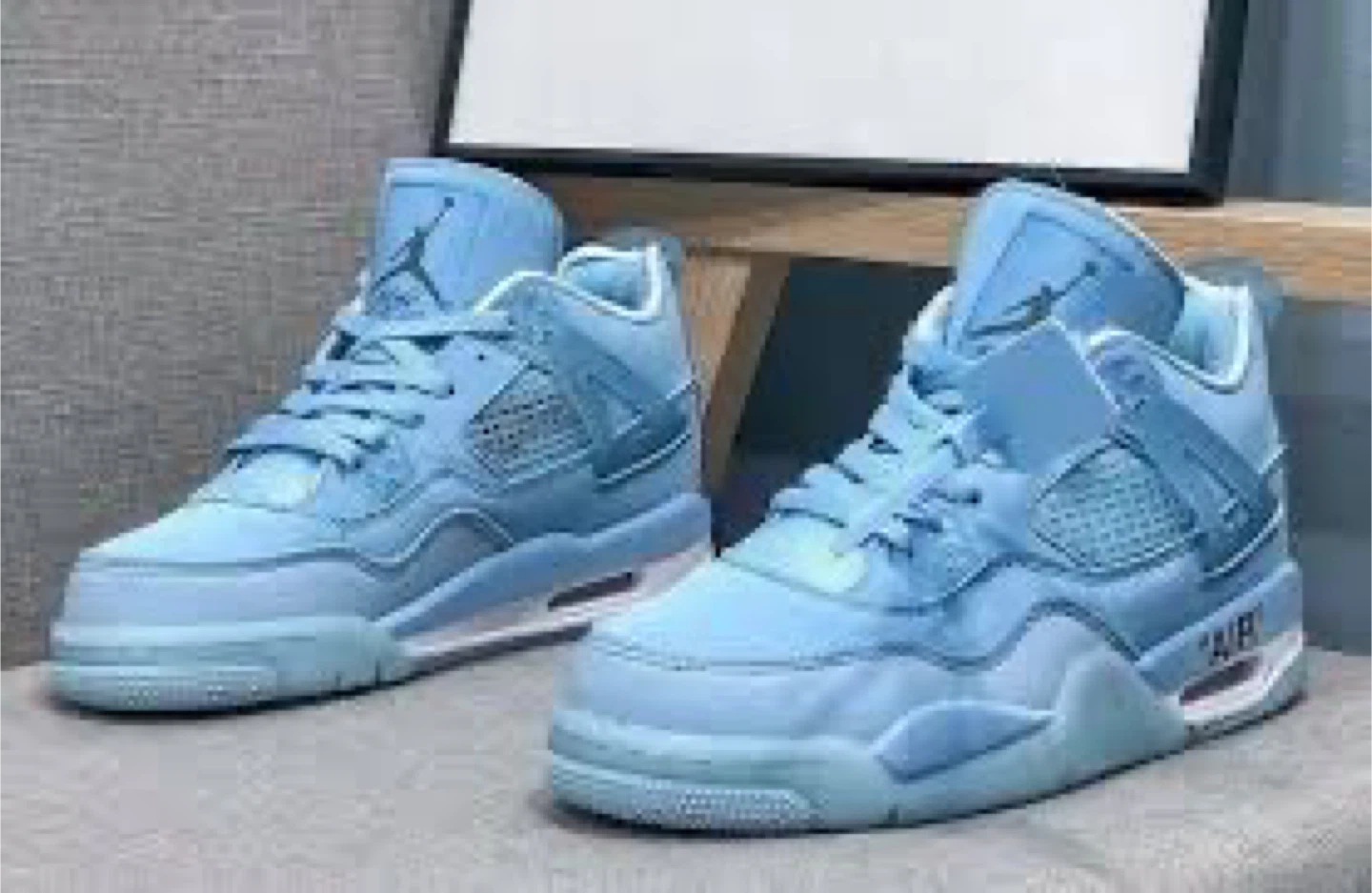 Jordan 4 Retro University Blue