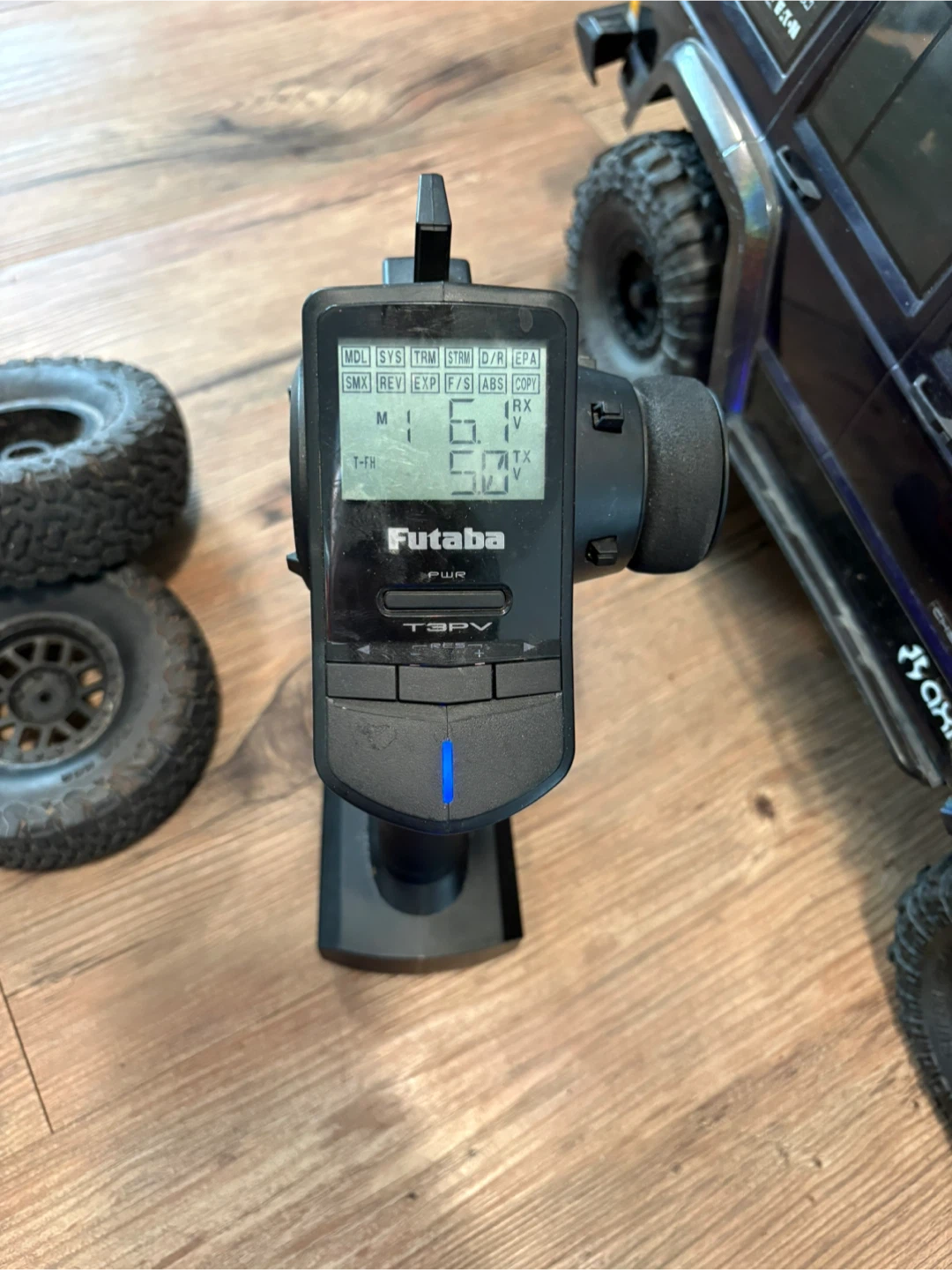 Axial Jeep RC Truck + Futaba T3PV Controller - photo 2