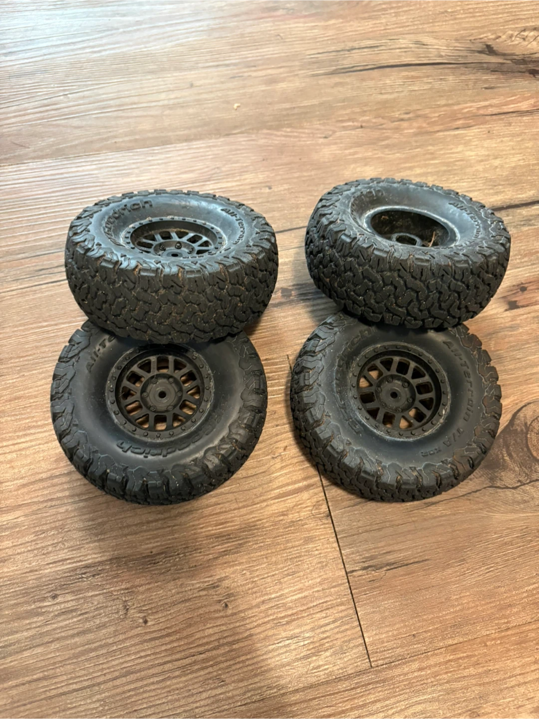 Axial Jeep RC Truck + Futaba T3PV Controller - photo 5