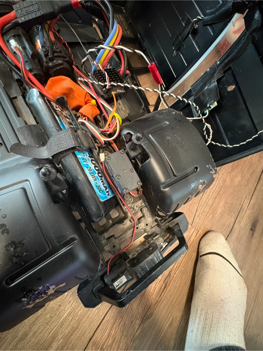 Axial Jeep RC Truck + Futaba T3PV Controller - photo 4