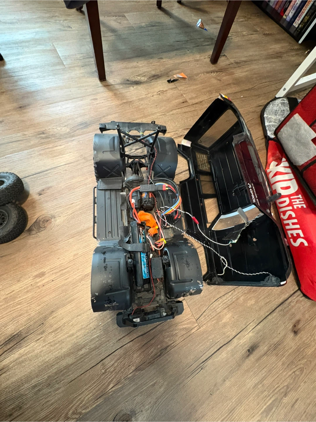 Axial Jeep RC Truck + Futaba T3PV Controller - photo 3