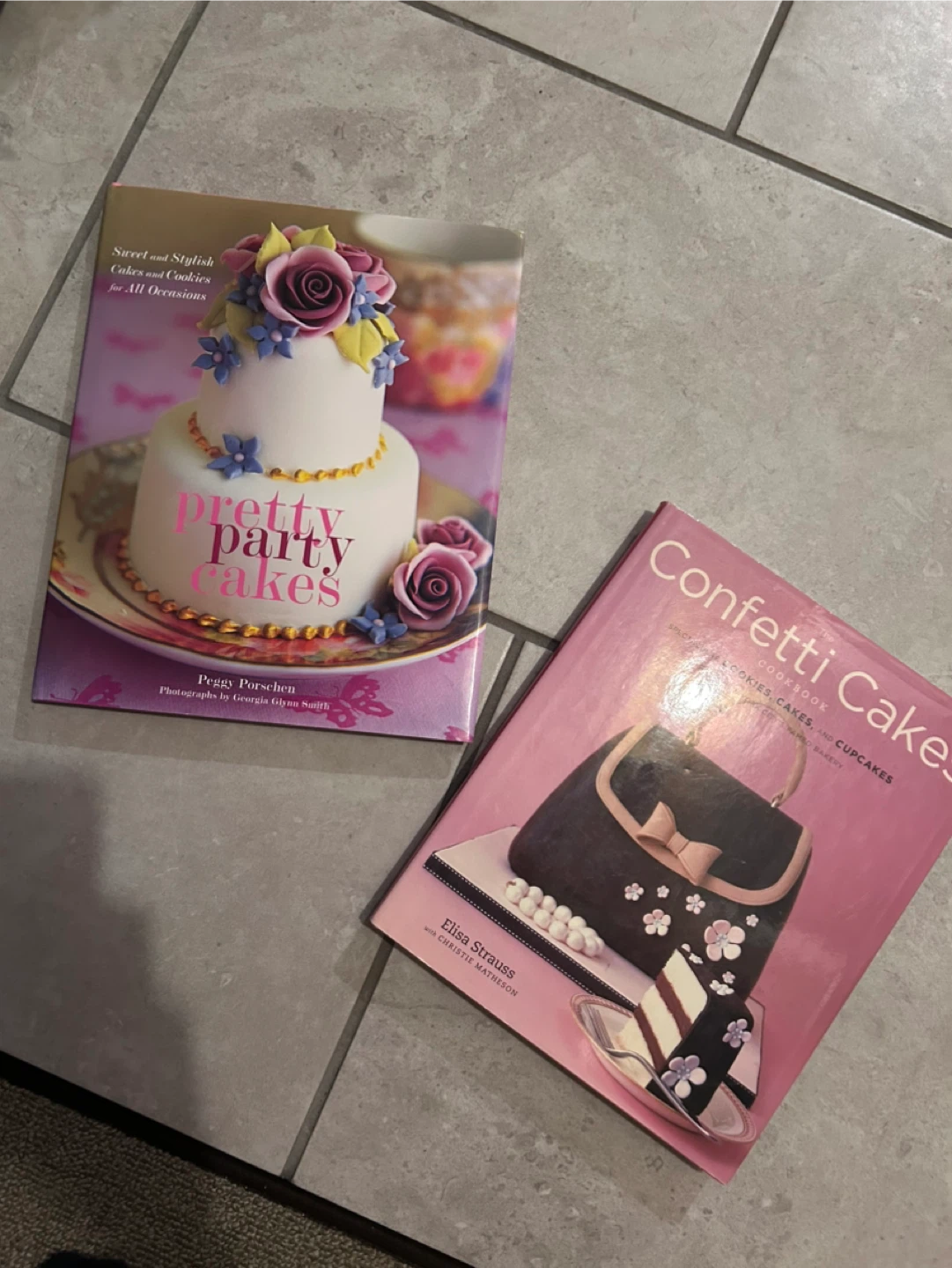 🥕Cake Decorating Books: Pretty Party Cakes & Confetti Cakes