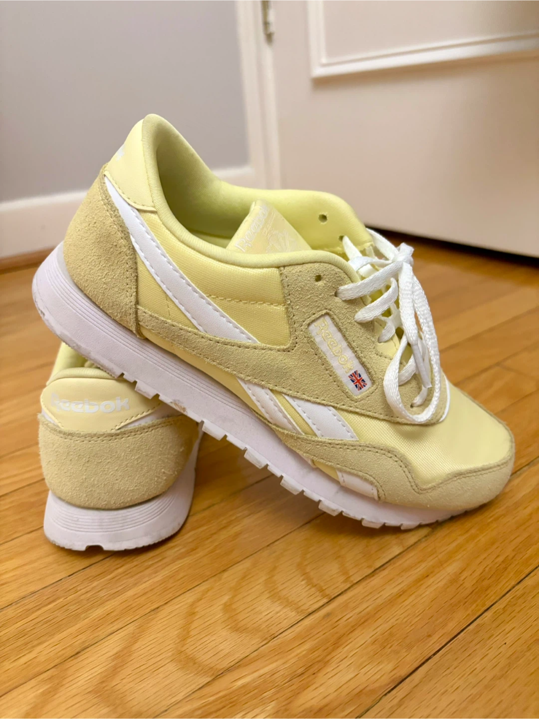 Reebok Classic Sneakers, US 4.5, Yellow