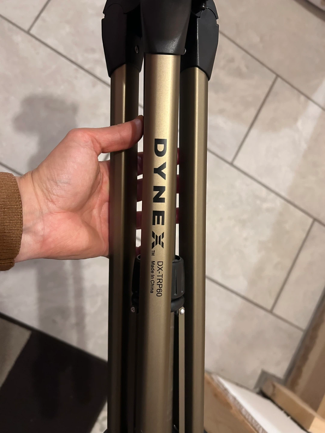 🥕 Dynex DX-TR60 Tripod - photo 2