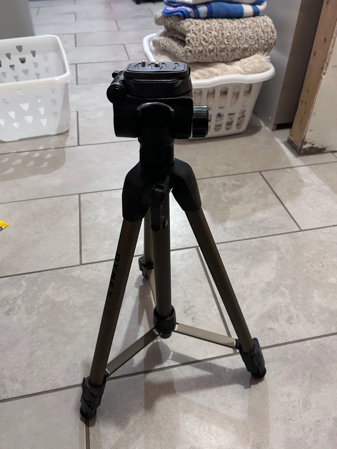 🥕 Dynex DX-TR60 Tripod - photo 3