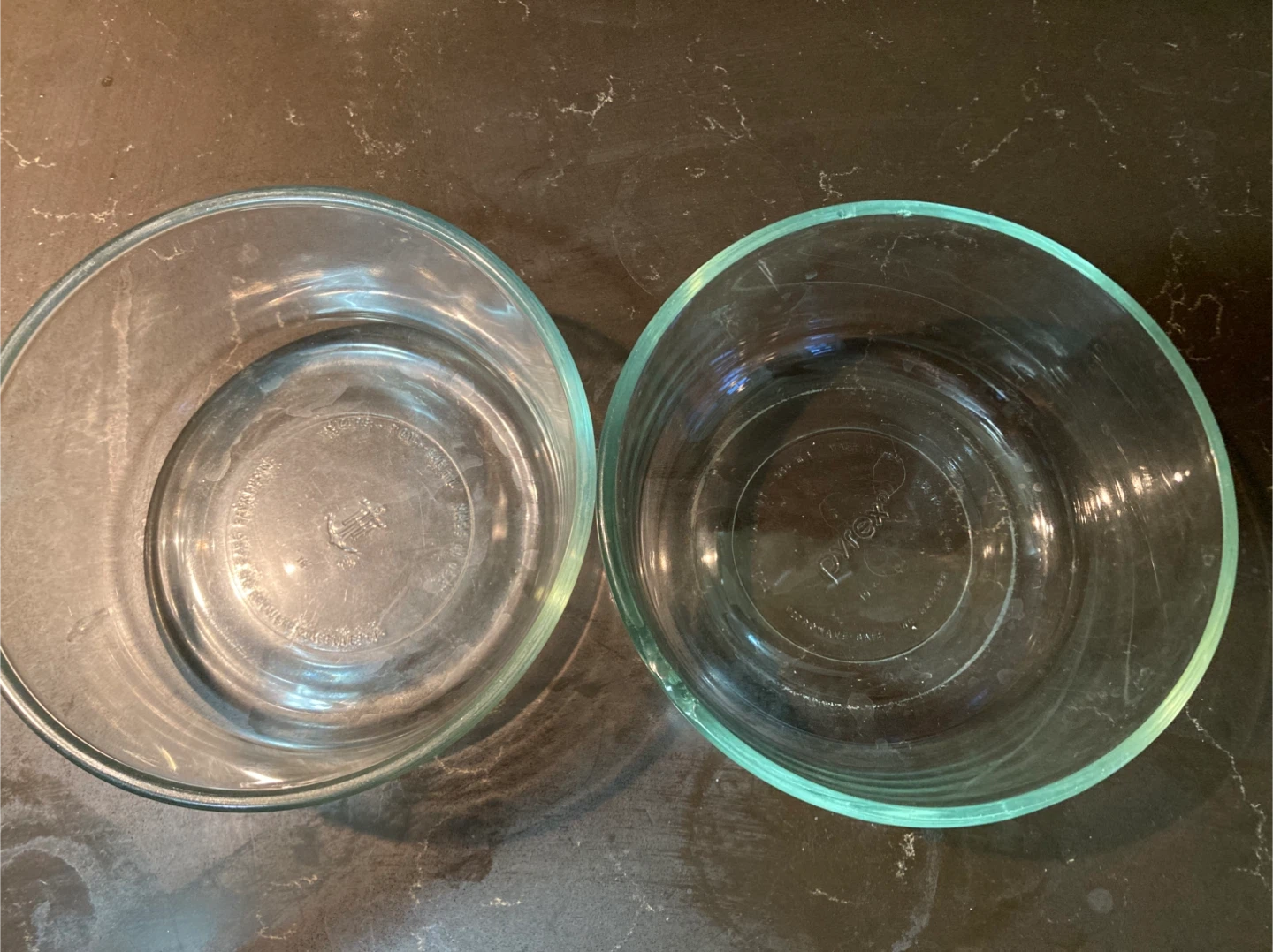 Pyrex Glass Mixing Bowls - Set of 2 - photo 2