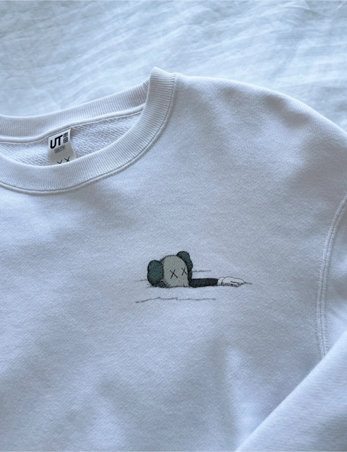 KAWS x Uniqlo sweatshirt - photo 2